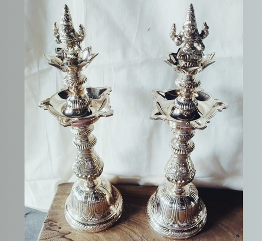 Lakshmi Kuththu Vilakku