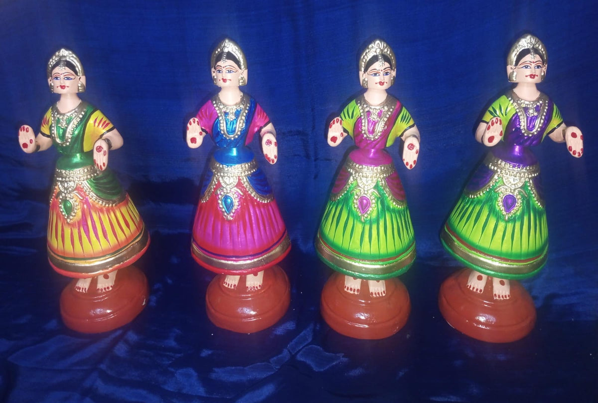 Tanjore swaying dolls or Thalaiyatti Bommai