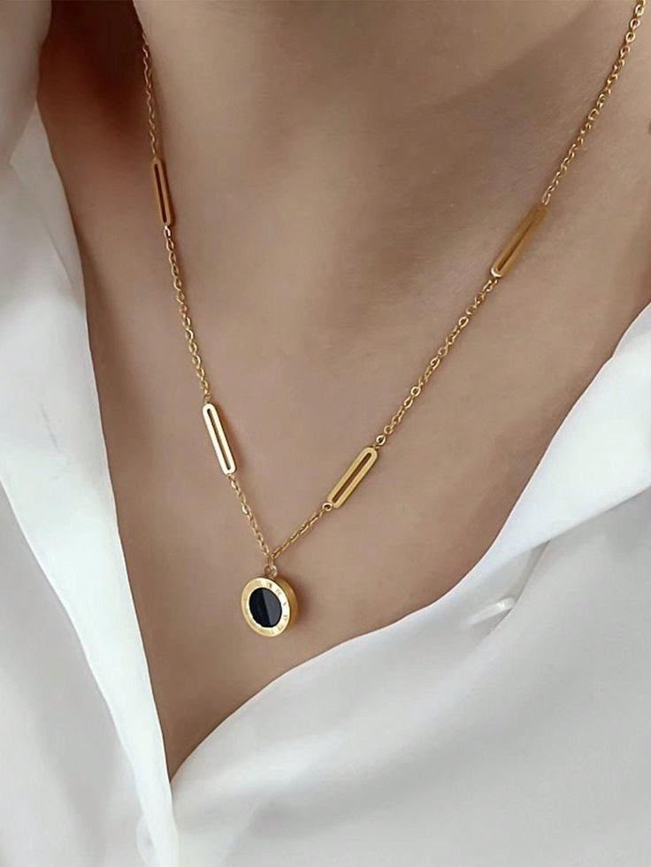 Premium quality  Double sided  Reversible chain  Black and white