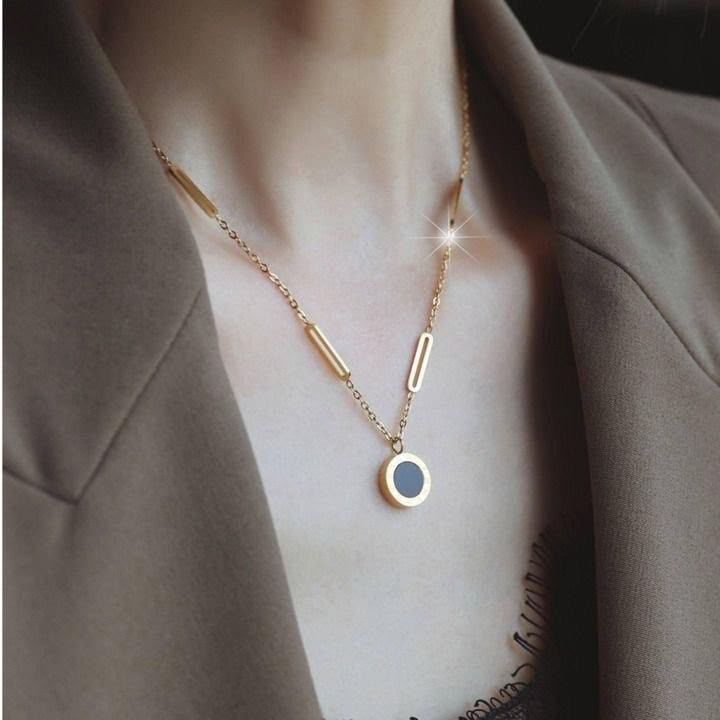 Premium quality  Double sided  Reversible chain  Black and white